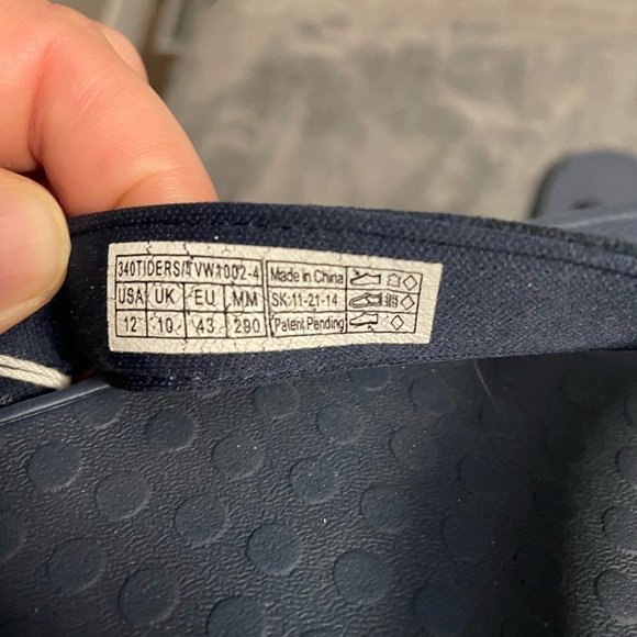 NWT Vionic Navy Blue Bedazzled Flip Flops - Picture 4 of 5